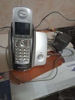 Prodám starý telefon Panasonic na pevnou linku