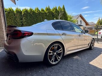 BMW M550i Individual, masáže, Webasto, Head-up, Soft close
