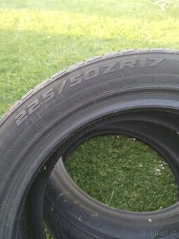 225/50 R17