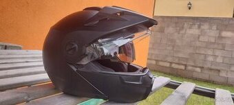 Schuberth E1, vyklapeci helma přilba