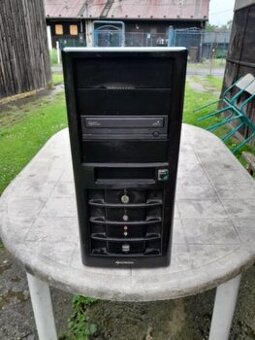 Prodam starši pc použivane v garaži s win 7 a 4 gb ram, - 1