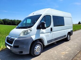 Citroen Jumper 2.2 HDI 6 míst k sezení.