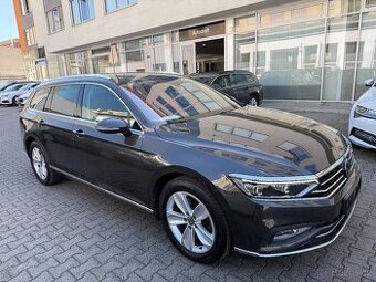 VW Passat B8 Variant Elegance 2.0TDI 110kW DSG Matrix ACC Qi