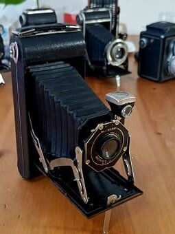 Fotoaparát KODAK BROWNIE PLIANT - SIX 16 (1941)
