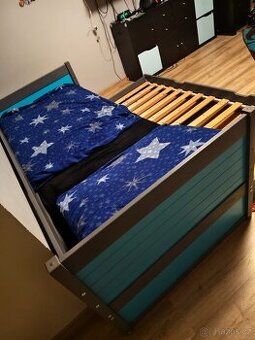 Postel s výsuvným lůžkem