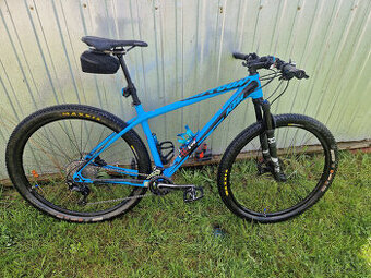 KTM Myroon Elite - carbon, velmi malo jete, 10,7kg