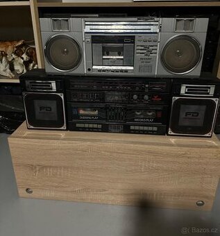 Rádiomagnetofon Sharp a Condor