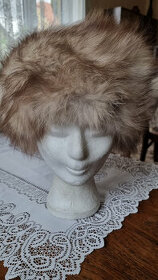 Pravé kožešinové čepice a límce