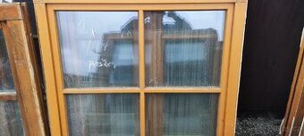 Okno 110 x 117 funkcni ale poskoz ram