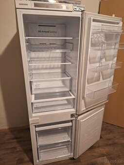 Chladnička s mrazničkou Samsung - vestavná