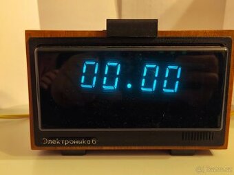 Sovětský budík Elektronika 6