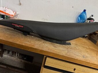 Zvýšené sedlo KTM EXC