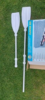 Nafukovací dvoumístný kajak, nosnost 160 kg, jako nový