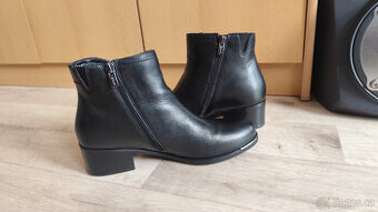 Nové dámské zimní kožené kozačky v.39