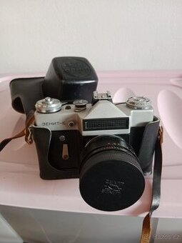 Starožitný foťák Zenit - E