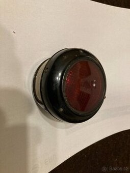 zadní svítilna - mlhovka?