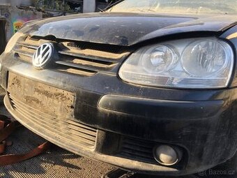 VW Golf 5 černá barva,náhradní dily,dvere,kapota,nárazník
