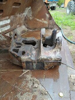 Prodám konzoli přední nápravy Zetor Crystal