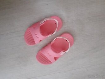 Dívčí boty k bazénu / na pláž  velikost 23-24