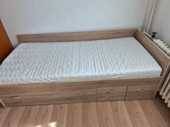 Postel s matrací ve velice pěkném stavu.