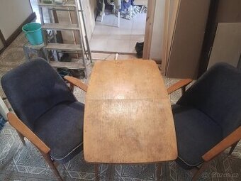 daruji za odvoz  konferenční stolek a dvě křesla