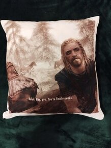 Prodám nový polštář z hry The Elder Scrolls 40x40  PC 599