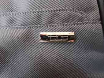 Brasna Asus prez rameno i do ruky