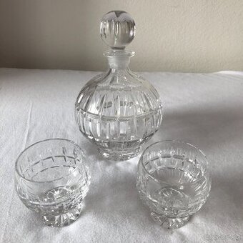 Karafa se skleničkami