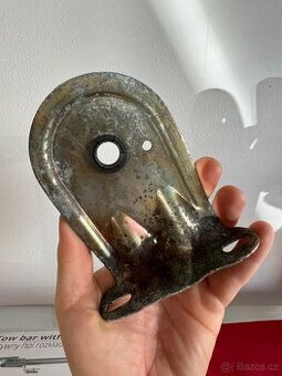 Porsche 924/944 - držák mechanizmu vyklápění světel