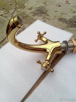 Mosazná vodovodní baterie