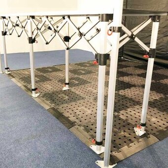 Skládaná plastová podlaha pod stánek 3x4,5m