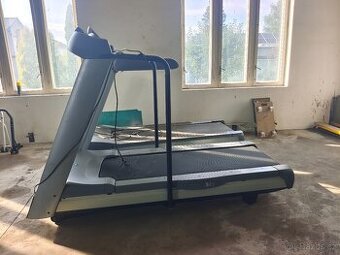 Precor USA - 966i - profesionální běhací pás