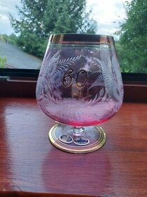 Broušené sklo, růžový porcelán