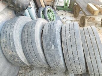 Pneu235/75 R17,5