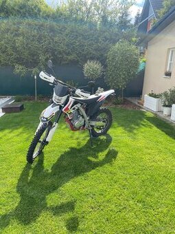 Ajp 240