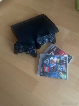 PS3 s dvěma ovladači + 2 hry
