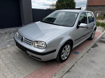 Volkswagen Golf IV 1.6i 77Kw - Klima