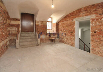 Obchodní prostor, 105m2, -1. podlaží, samostatný vchod, ul.