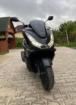 Skútr Honda PCX 125 rv. 2024 JAKO NOVÝ