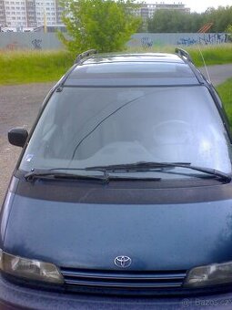 Toyota Previa . Vhodné pouze na díly..