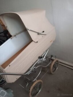Retro kočárek pro mimi - 1