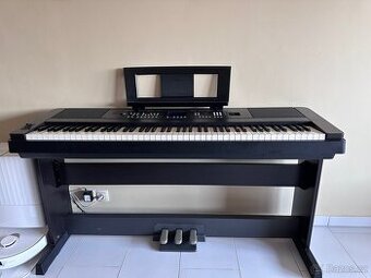 Stage piano s doprovody Yamaha - DGX 650
