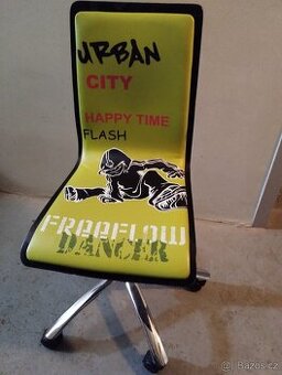 Dětská otočná židle