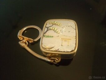 Vintage klíčenka s hrací skříňkou Sankyo