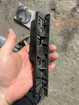 Držák nárazníku BMW E60 / E61