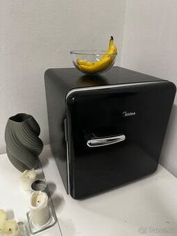 MINI LEDNICE MIDEA ČERNÁ