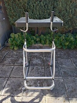 Chodítko 203 A s podpůrnou deskou