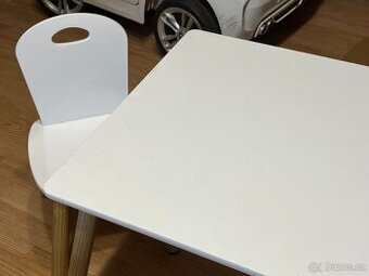 Dětský stolek se židličkou