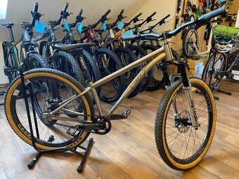 Dirtové TITANové kolo WHY