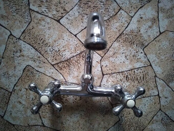 Retro vodovodní baterie